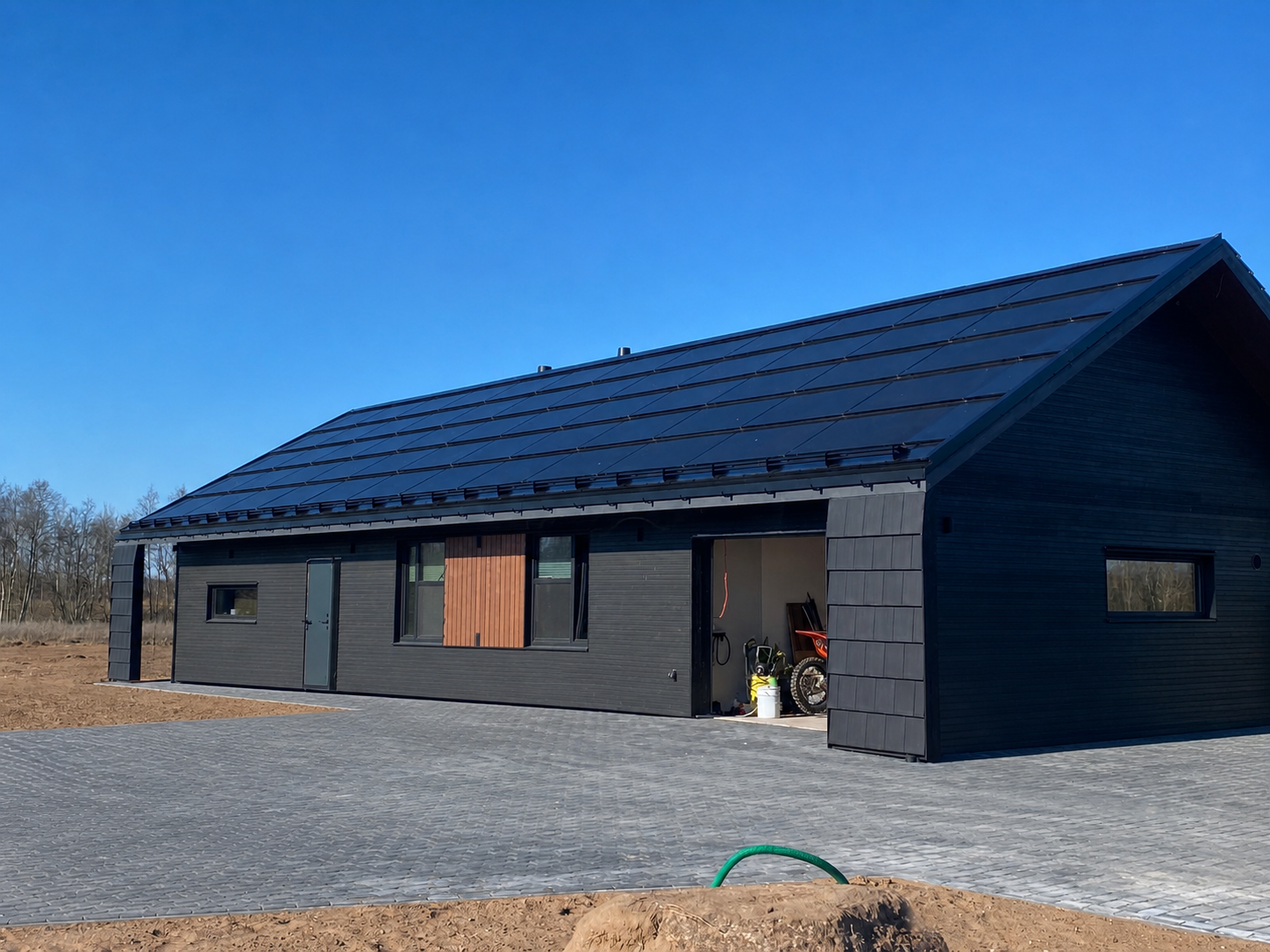 HolaRoof solar roof installation